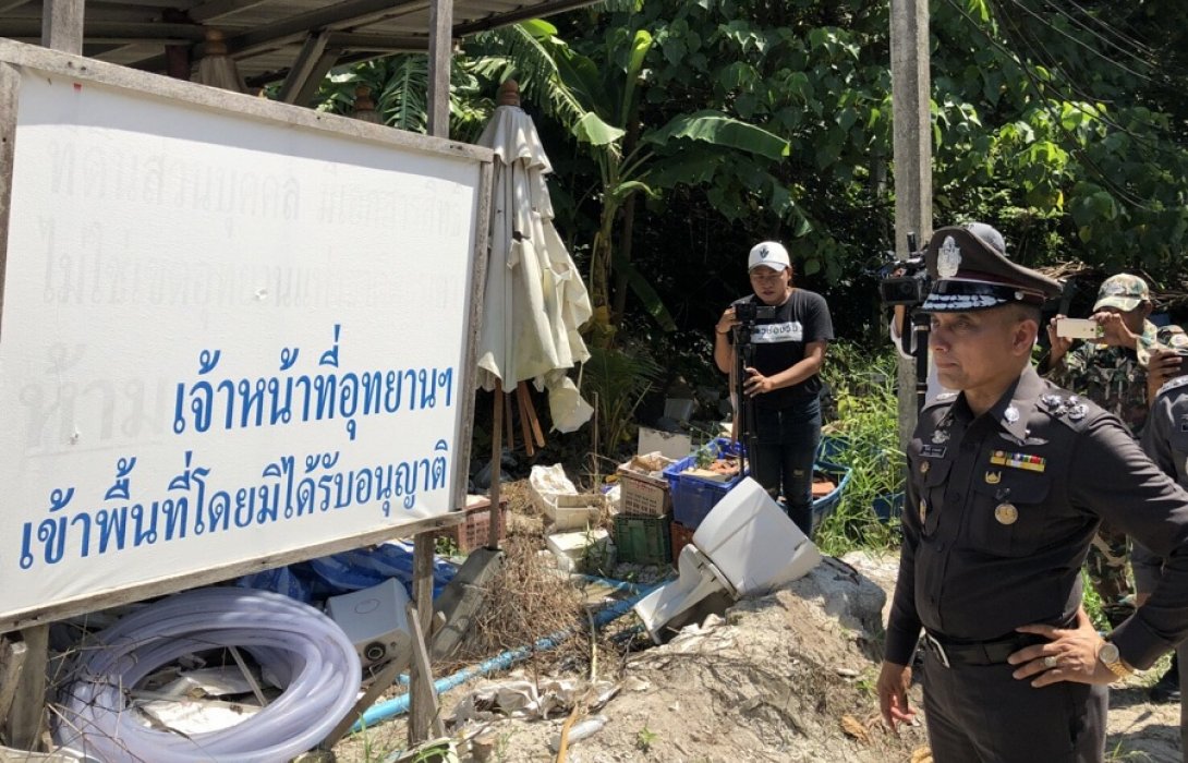 “รอง ผบ.ตร.นำทีมตรวจสอบลุกล้ำพื้นที่เกาะหลีเป๊ะ”