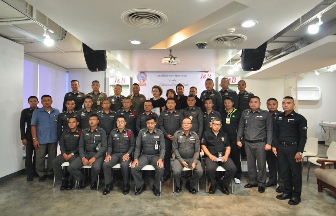 บก.น.1 เปิดโครงการแนะนำทางการประกอบอาชีพเสริม(ตัดผม) ให้แก่ข้าราชการตำรวจ