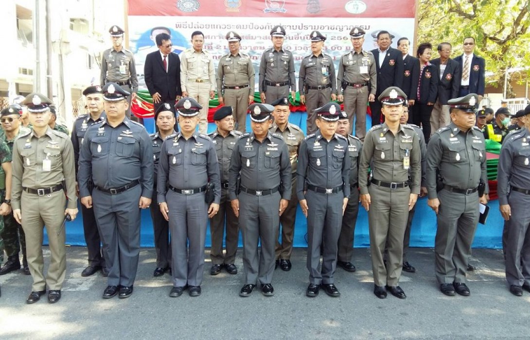 บก.น.1ปล่อยแถวระดมป้องกันปราบปรามอาชญากรรมในช่วงเทศกาลคริสต์มาสและวันขึ้นปีใหม่ 2561