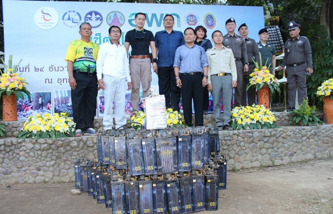 วีระศักดิ์ ลุยแบกเป้บรรทุกแบตเตอรี่ 5 ลูกสุดท้าย Set Zero By Heroes ลงจากเขาหลวง ปลุกจิตสำนึก'อนุรักษ์'สิ่งแวดล้อม