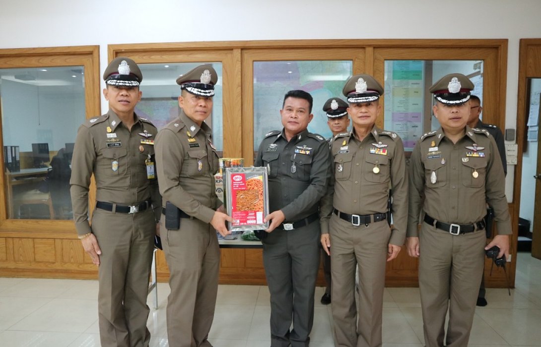 ตรวจเยี่ยมพร้อมมอบสิ่งของ เพื่อสร้างขวัญกำลังใจ