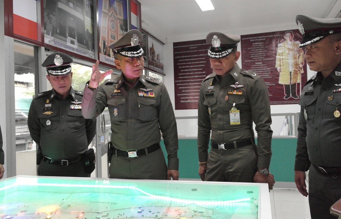 ตรวจเยี่ยมพร้อมมอบสิ่งของ เพื่อสร้างขวัญกำลังใจ