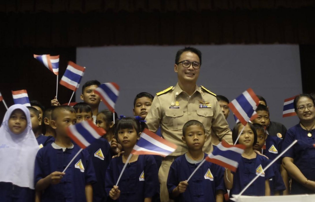 สคล.ปลื้มโรงเรียนนำพระราชดำรัส ร.9 แก้ปัญหาเหล้าบุหรี่