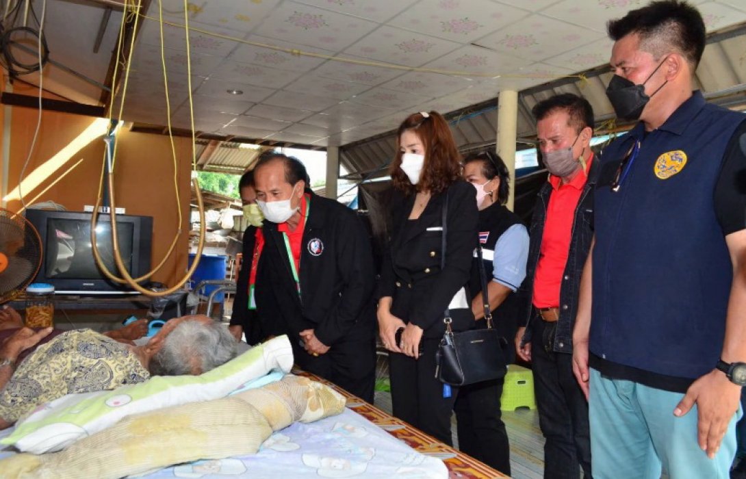 “สถาบันพัฒนาส่งเสริมปลูกกัญชาทางการแพทย์” เดินหน้าช่วยเหลือเยียวยา ‘ผู้ป่วยติดเตียง’ ที่เสียชีวิตรายแรก 