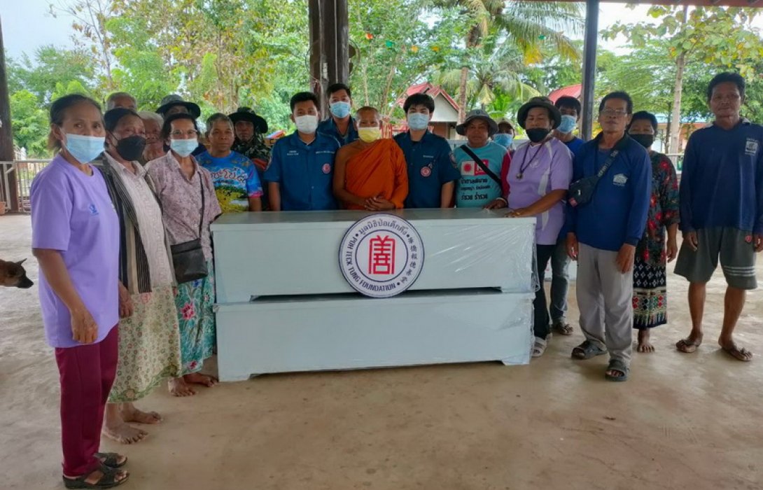 “มูลนิธิป่อเต็กตึ๊ง” ส่งต่อสายธารศรัทธา มอบโลงศพบริจาคแก่วัดที่ขาดแคลนภาคอีสาน-ใต้ 5 จังหวัด