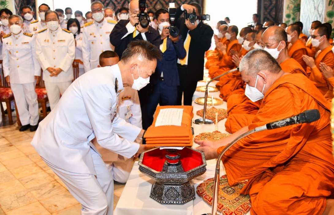 ปธ.ศาลฎีกา พร้อมข้าราชการ ประชาชน ร่วมถวายผ้าพระกฐินพระราชทาน วัดโมลีโลกยาราม ราชวรวิหาร