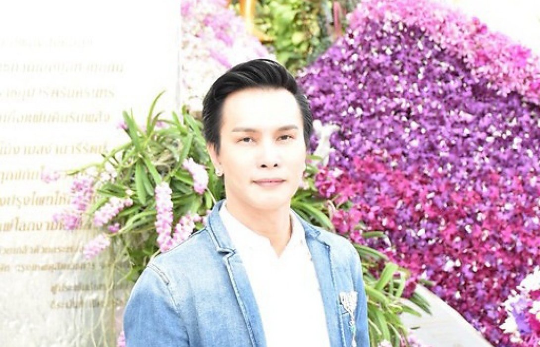 เพ ลา เพลิน   บุรีรัมย์ เนรมิตทุ่งกระเจียวกลางกรุงกว่าสองแสนดอก