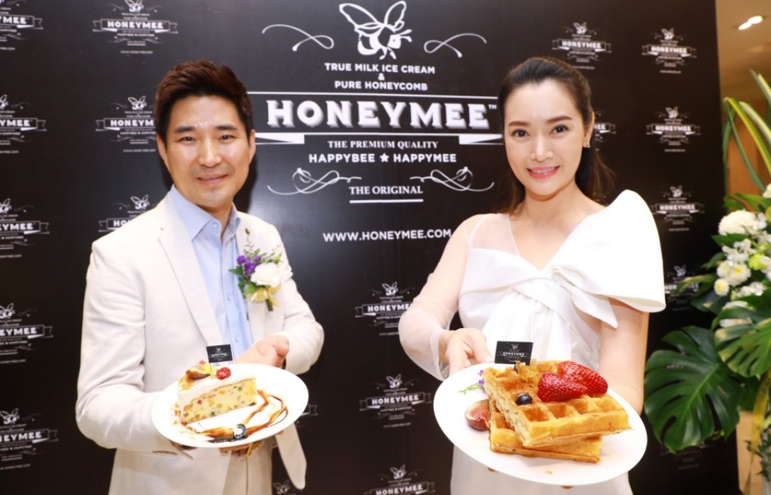 โค้ชเช และ โบว์ ปรายฟ้า นำทีมบริหารเปิดร้านขนมหวานระดับพรีเมี่ยมบินตรงจากสหรัฐอเมริกา 