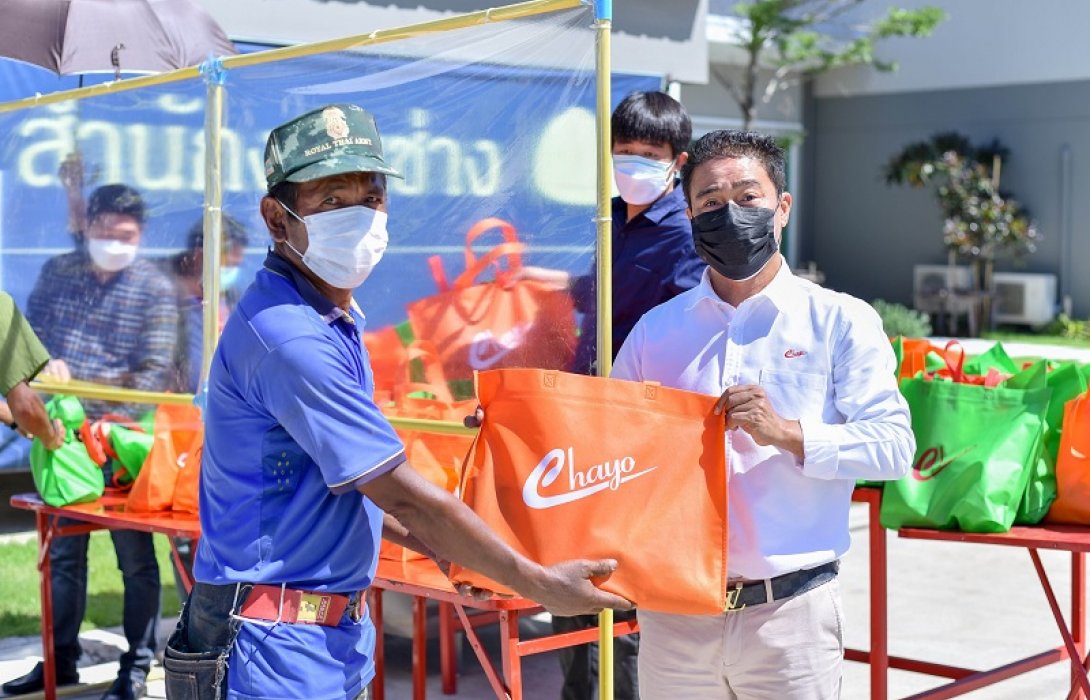 CHAYO ร่วมส่งกำลังใจ มอบถุงยังชีพให้แคมป์คนงานก่อสร้าง