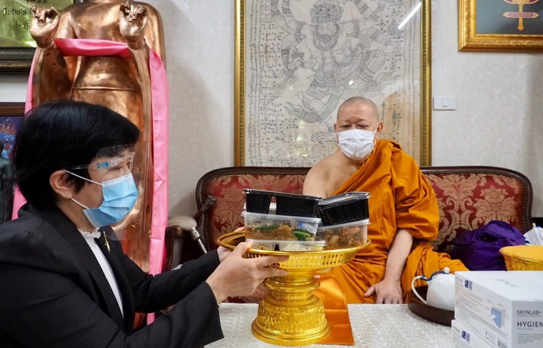 ถวายภัตตาหาร-อุปกรณ์ทางการแพทย์  