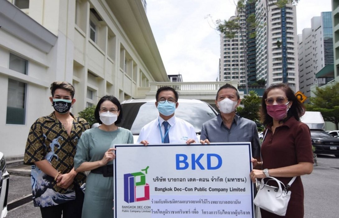 BKD ร่วมกับพันมิตรมอบรถตู้ให้รพ.สถาบันโรคไตภูมิราชนครินทร์