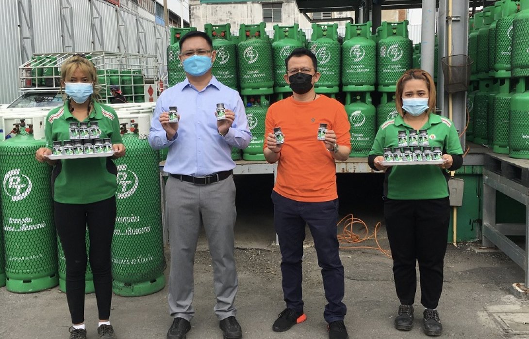 PT LPG” ร่วมกับ “5 อาสา เพื่อประชาชน” แจกฟ้าทะลายโจร เสริมภูมิคุ้มกันให้ชาวชุมชน