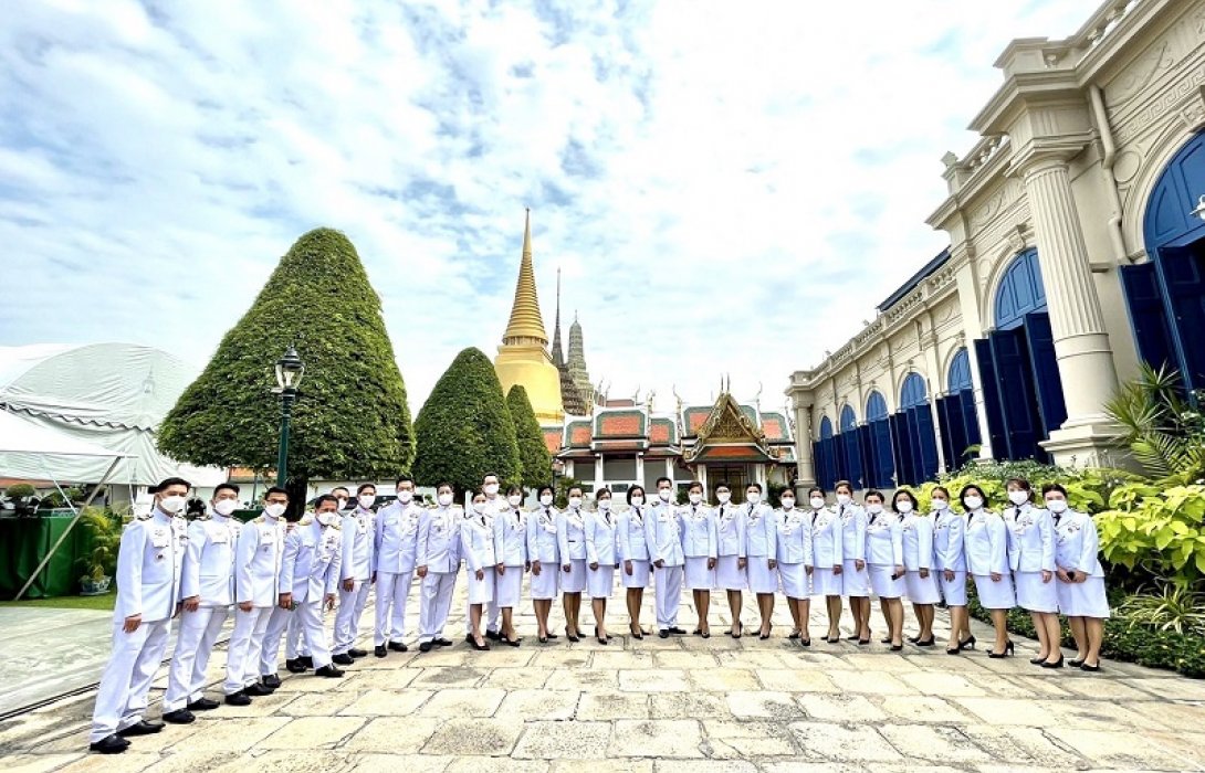 โปรดเกล้าฯองคมนตรี มอบประกาศนียบัตร-เข็มพระปกเกล้า