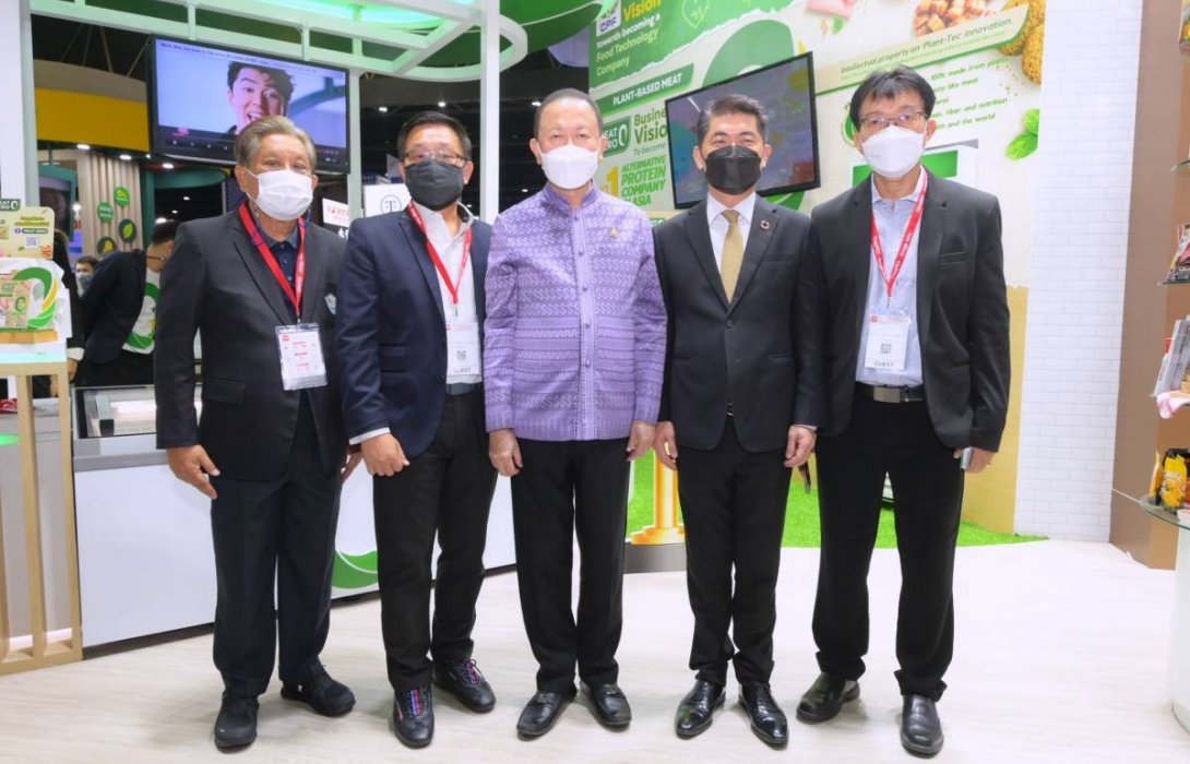  รองนายกฯ และ รมว.พาณิชย์ เยี่ยมชมบูธ ซีพีเอฟ ในงาน THAIFEX-ANUGA ASIA 2022 