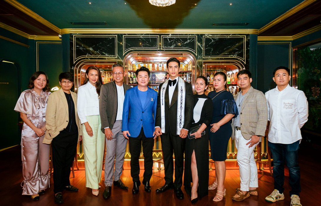 ให้การต้อนรับอย่างอบอุ่น   