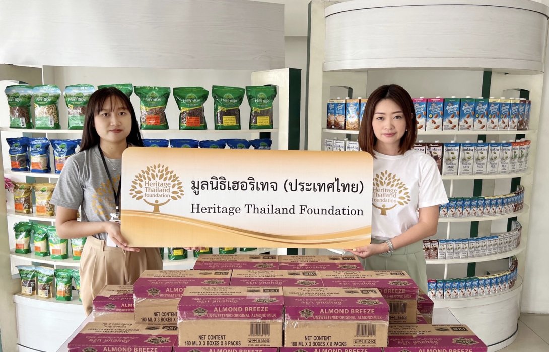 มอบเครื่องดื่มในเครือเฮอริเทจช่วยผู้ประสบภัยน้ำท่วม จ.พระนครศรีอยุธยา