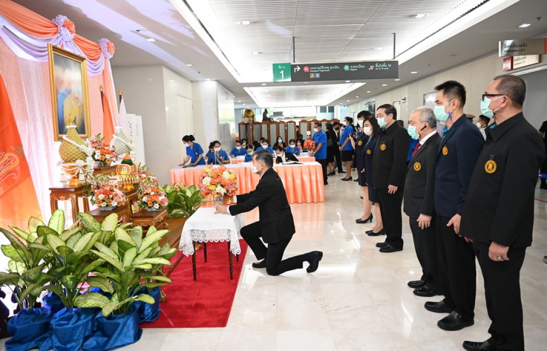 “มูลนิธิป่อเต็กตึ๊ง” ทูลเกล้าฯ ถวายแจกันดอกไม้ พร้อมลงนามถวายพระพร สมเด็จเจ้าฟ้าฯ กรมหลวงราชสาริณีสิริพัชร มหาวัชรราชธิดา