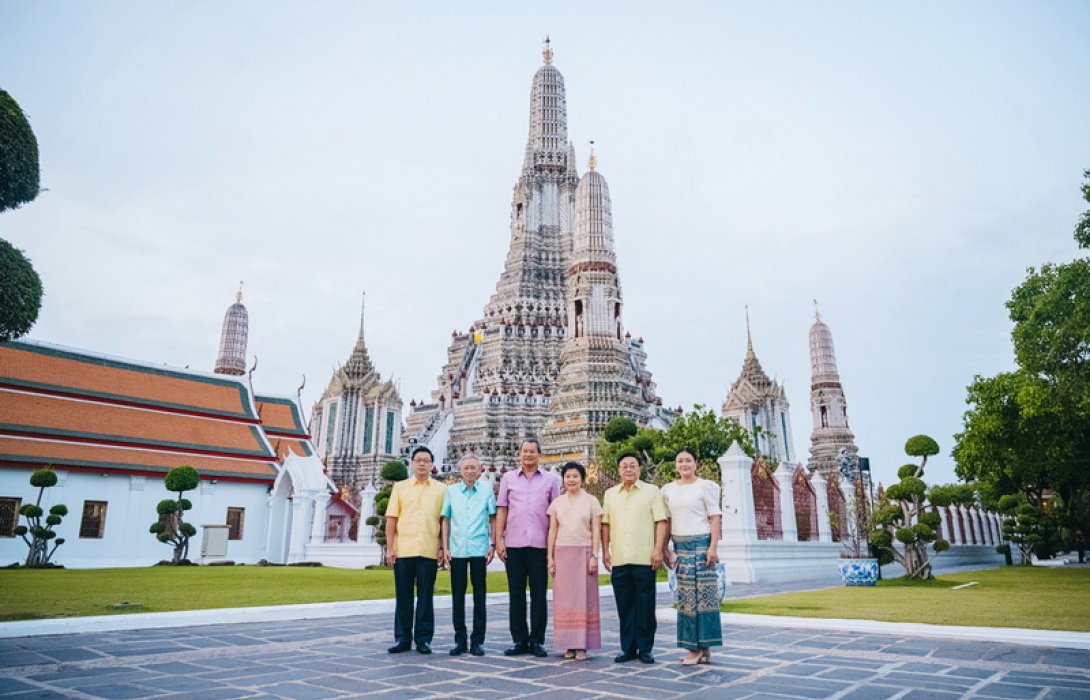 ไทยกรุ๊ป โฮลดิ้งส์ จัดพิธีทำบุญตักบาตรประจำปี 2566 ที่วัดอรุณฯ