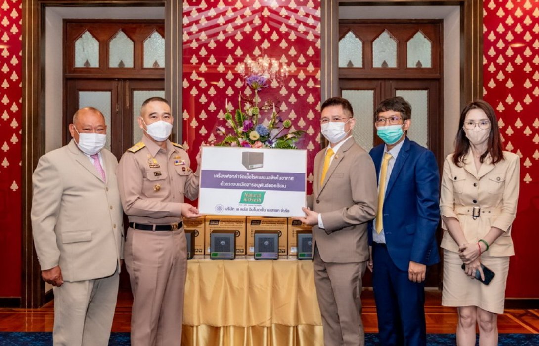 ผบ.ทร. รับมอบเครื่องฟอกกำจัดเชื้อโรคและมลพิษในอากาศ
