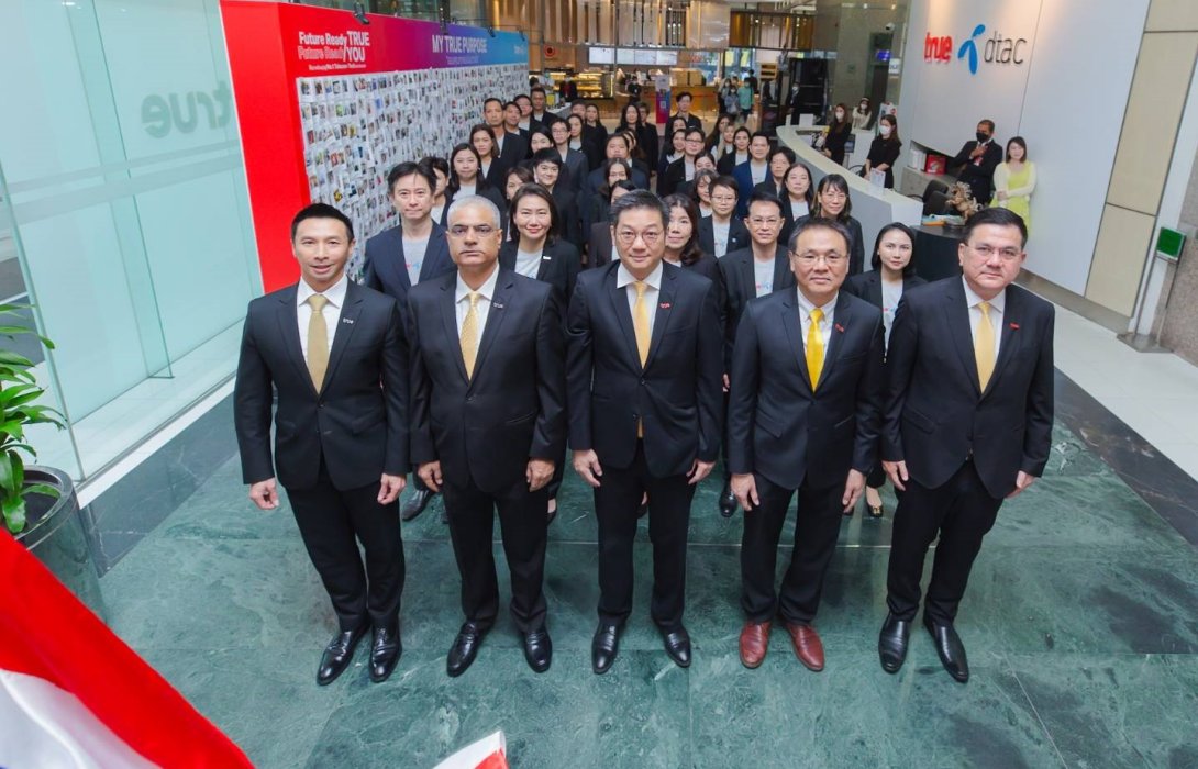 ทรู คอร์ปอเรชั่น ร่วมจัดกิจกรรมเคารพธงชาติและร้องเพลงชาติ เนื่องในวันพระราชทานธงชาติไทย ครบรอบ 106 ปี