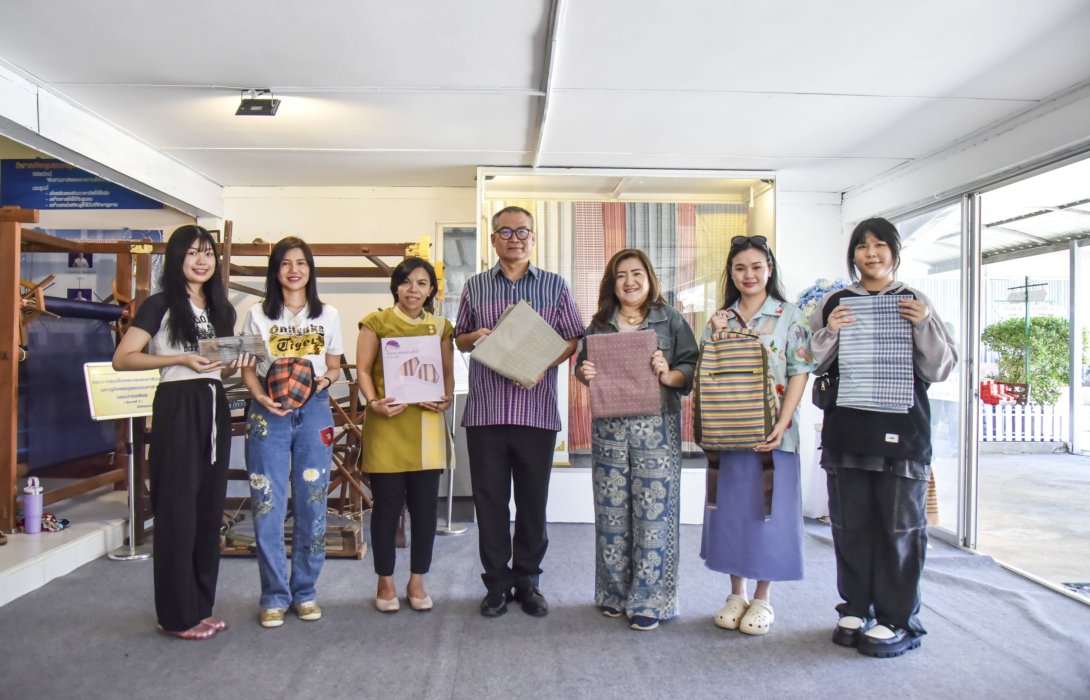 ต่อยอดการออกแบบผลิตภัณฑ์ผ้าพื้นเมืองให้กับศูนย์หัตถกรรมทอผ้าบ้านเขาเต่า