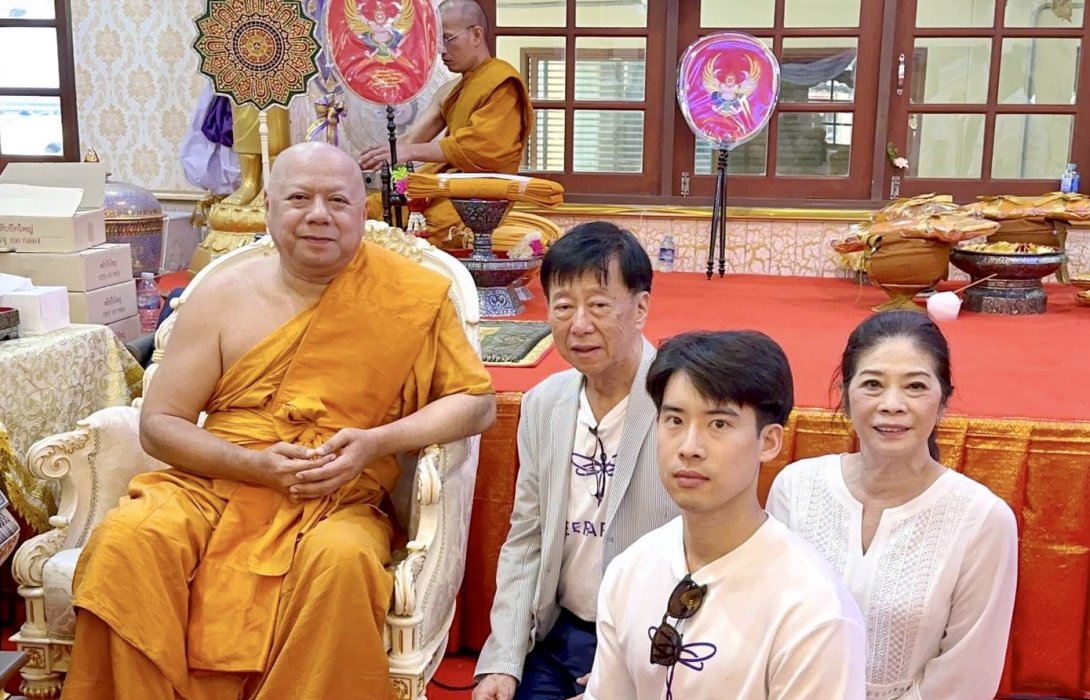 TRP (ธีรพร) ร่วมทอดผ้าพระกฐินพระราชทาน 2566 วัดโพธิทอง