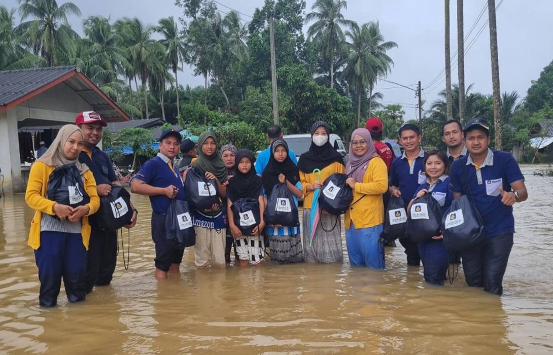 ธารน้ำใจ...วิริยะจิตอาสาช่วยผู้ประสบภัยน้ำท่วมภาคใต้ ปัตตานี-ยะลา-นราธิวาส