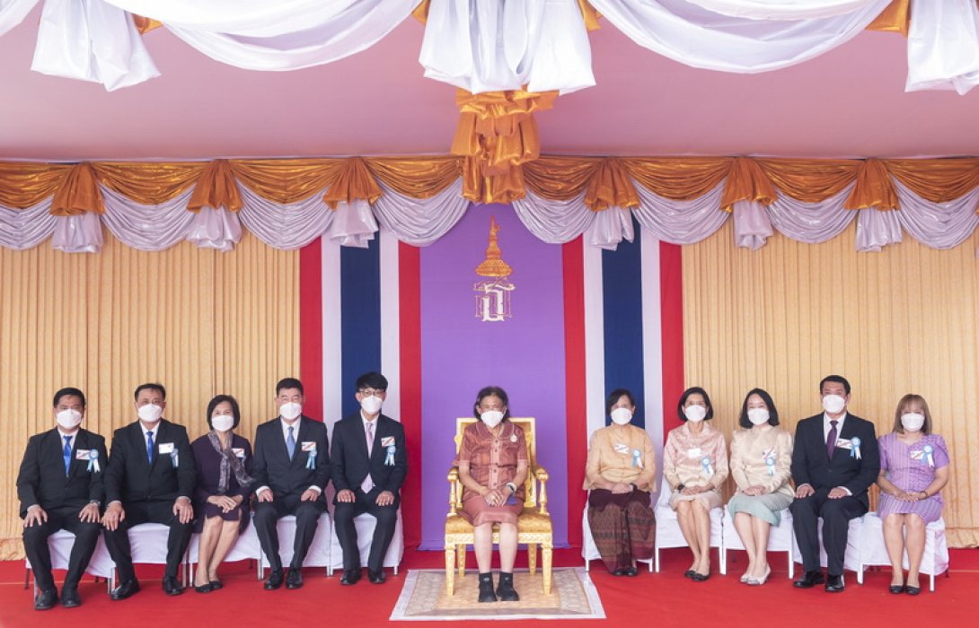 สมเด็จพระกนิษฐาธิราชเจ้า กรมสมเด็จพระเทพรัตนราชสุดาฯ สยามบรมราชกุมารี เสด็จพระราชดำเนินไปทรงเปิดอาคารกรุงเทพประกันภัย โรงพยาบาลอุ้มผาง จังหวัดตาก