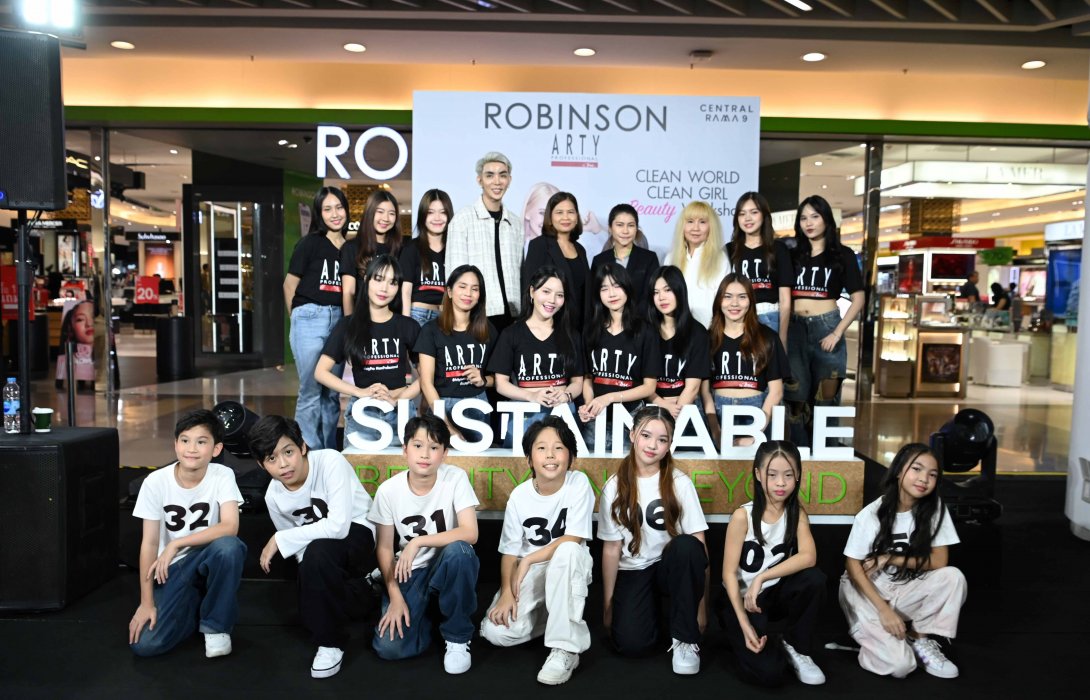 อบรมแต่งหน้าให้กับน้องๆผู้เข้าแข่งขัน รายการ “เด็กฝึก”