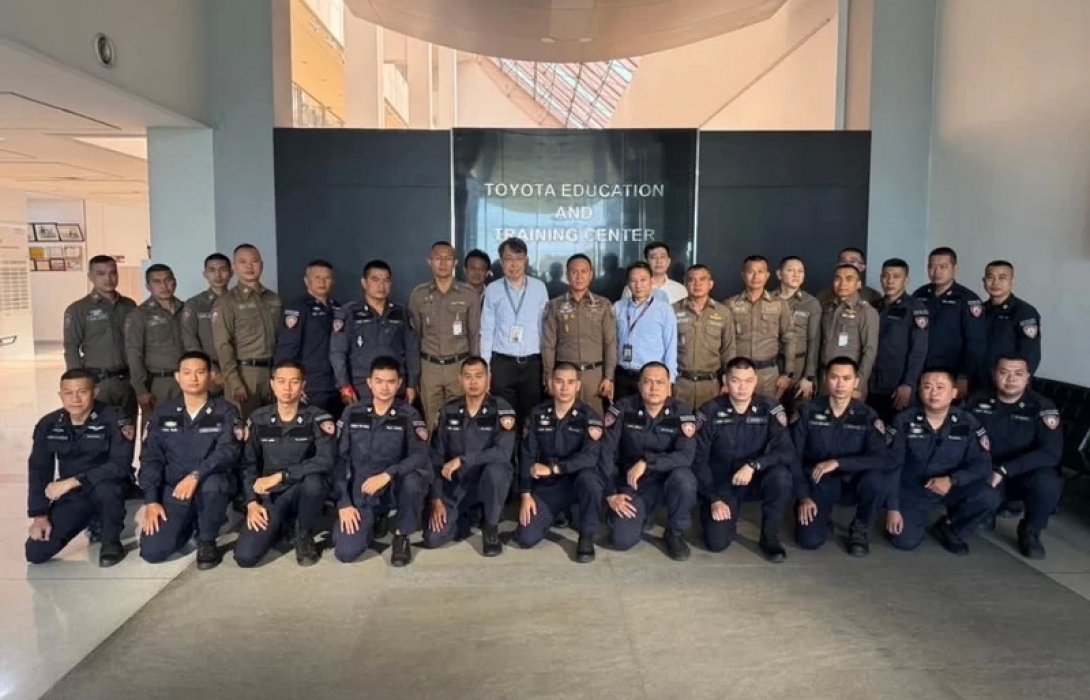 โตโยต้าถ่ายทอดความรู้เทคโนโลยีและการช่วยเหลือฉุกเฉินสำหรับรถยนต์ไฮบริดและรถยนต์ไฟฟ้า ให้กับข้าราชการตำรวจกองบังคับการตำรวจจราจร