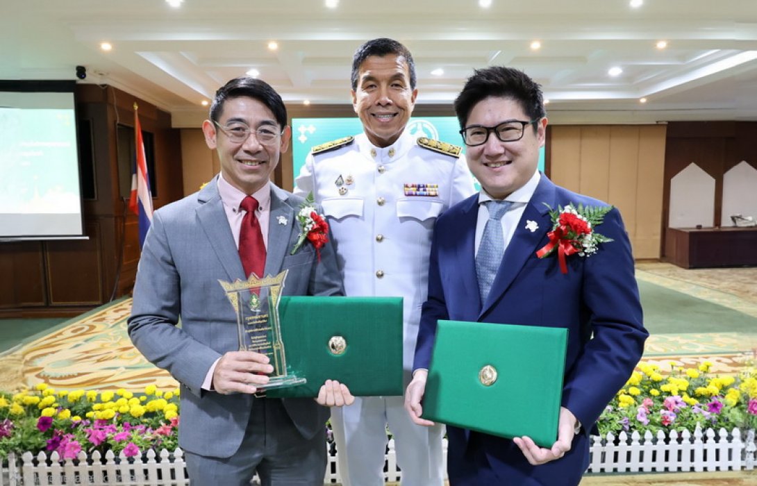 พรูเด็นเชียล ประเทศไทย รับโล่รางวัลพร้อมประกาศเกียรติคุณจากกรุงเทพมหานคร