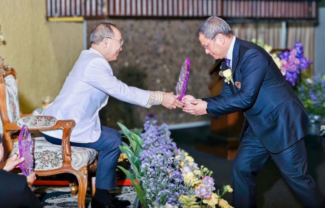 CEO ไทยกรุ๊ป รับรางวัลศิษย์เก่าผู้ทำคุณประโยชน์ รร.กรุงเทพคริสเตียน