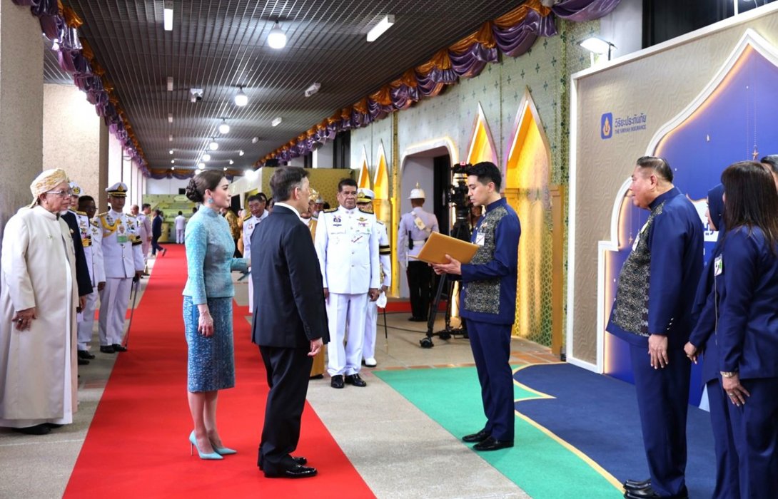 วิริยะประกันภัย ร่วมเฝ้า ฯ รับเสด็จในหลวงและพระราชินี ทอดพระเนตรโครงการวิริยะตะกาฟุล ณ งานเมาลิดกลางแห่งประเทศไทย