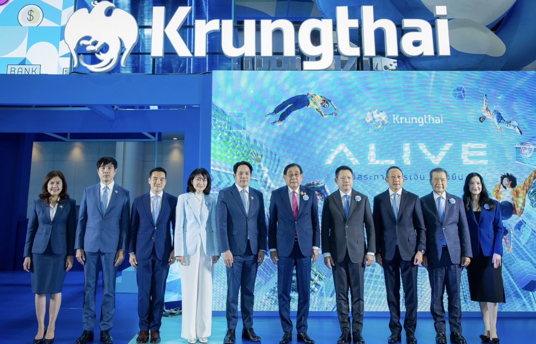 “รมว.คลัง” เยี่ยมชมบูธกรุงไทย 