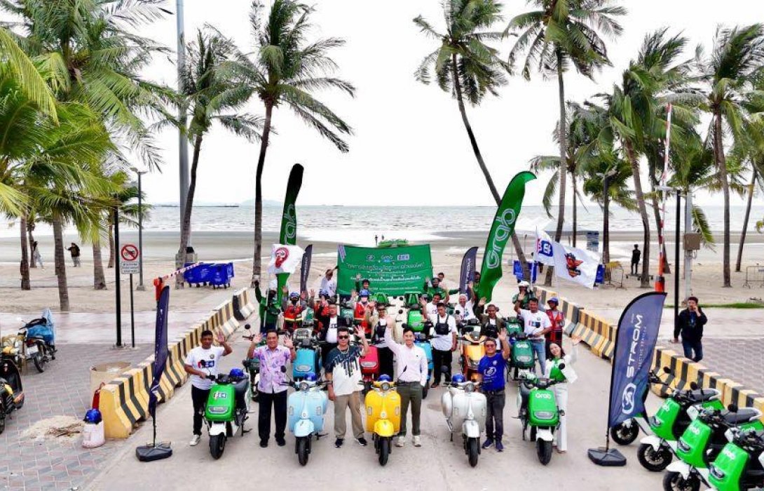 STROM จับมือ Grab ส่งมอบรถจักรยานยนต์ไฟฟ้าแก่เทศบาลเมืองแสนสุขหนุนเมืองสีเขียว สู่อนาคตพลังงานสะอาด