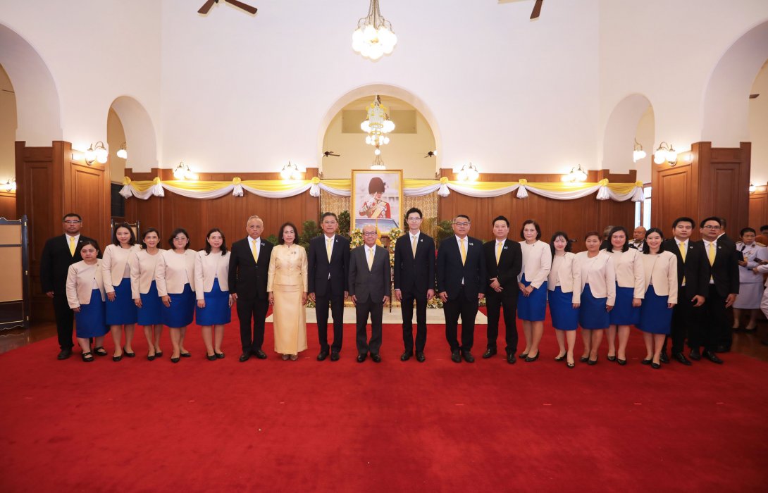 คณะกรรมการธนาคาร คณะผู้บริหาร และพนักงาน ธนาคารกรุงเทพ จำกัด (มหาชน) ร่วมพิธีลงนามถวายพระพรชัยมงคล พระบาทสมเด็จพระเจ้าอยู่หัว เนื่องในโอกาสวันเฉลิมพระชนมพรรษา