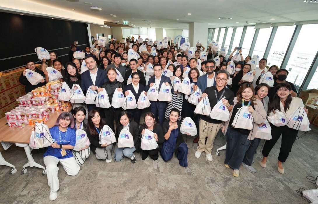 กรุงไทย-แอกซ่า ประกันชีวิต รวมพลังจิตอาสา ร่วมบรรจุถุงยังชีพ จำนวน 2,000 ถุง เพื่อส่งมอบช่วยเหลือผู้ประสบภัยน้ำท่วมในภาคใต้