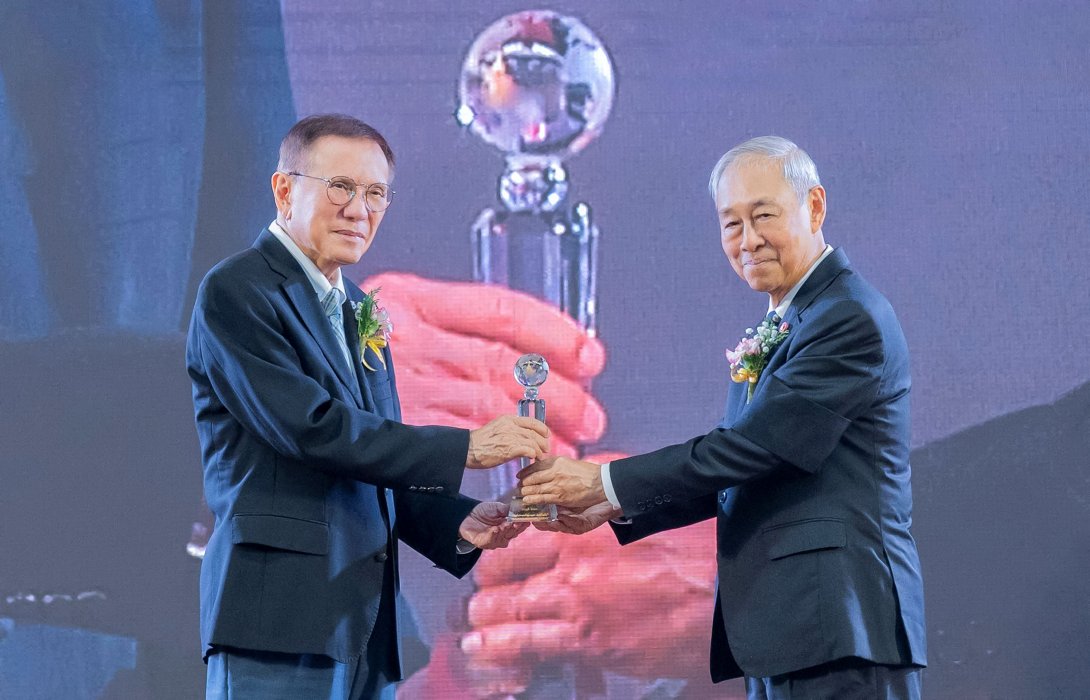 สมาคมพ่อตัวอย่างแห่งชาติ มอบรางวัลเกียรติคุณ “พ่อตัวอย่างแห่งชาติผู้ทรงคุณค่า ประจำปี 2568” ให้กับ “บุญชัย โชควัฒนา” ผู้เป็นแบบอย่างที่ดีของครอบครัวและสังคมไทย