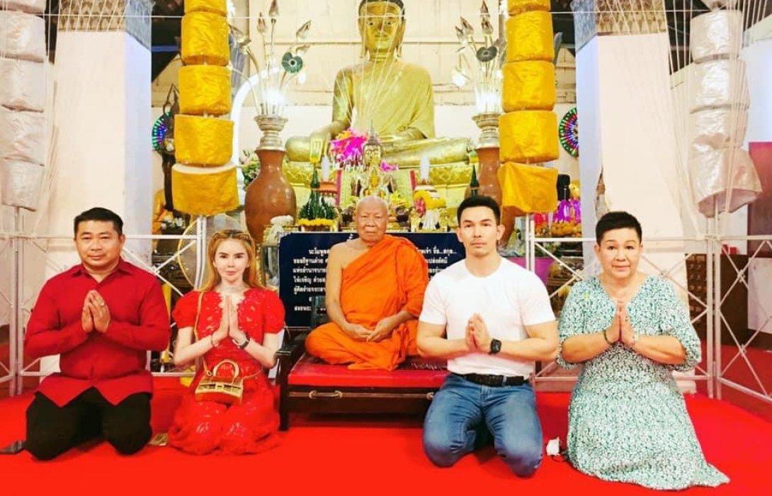 งานนี้ ปังๆ! เฮงๆ! นักแสดงหนุ่ม “อั้ม อธิชาติ” ,“พีช สุพิชญา” ,“ว่าที่รต.ธนัท” เดินสายทำบุญเสริมสิริมงคล ก่อนเริ่มโปรเจคภาพยนตร์ฟอร์มยักษ์เรื่องใหม่ “เจิ้งเจา มหาบุรุษแห่งเสียมก๊ก”
