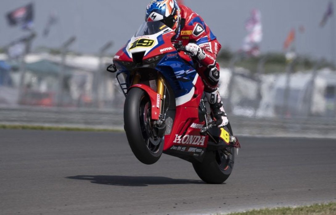 “ฮาสลัม” ควบ CBR1000RR-R ซิวท็อปซิกซ์ เวิลด์ ซูเปอร์ไบค์ เรซแรกที่อังกฤษ