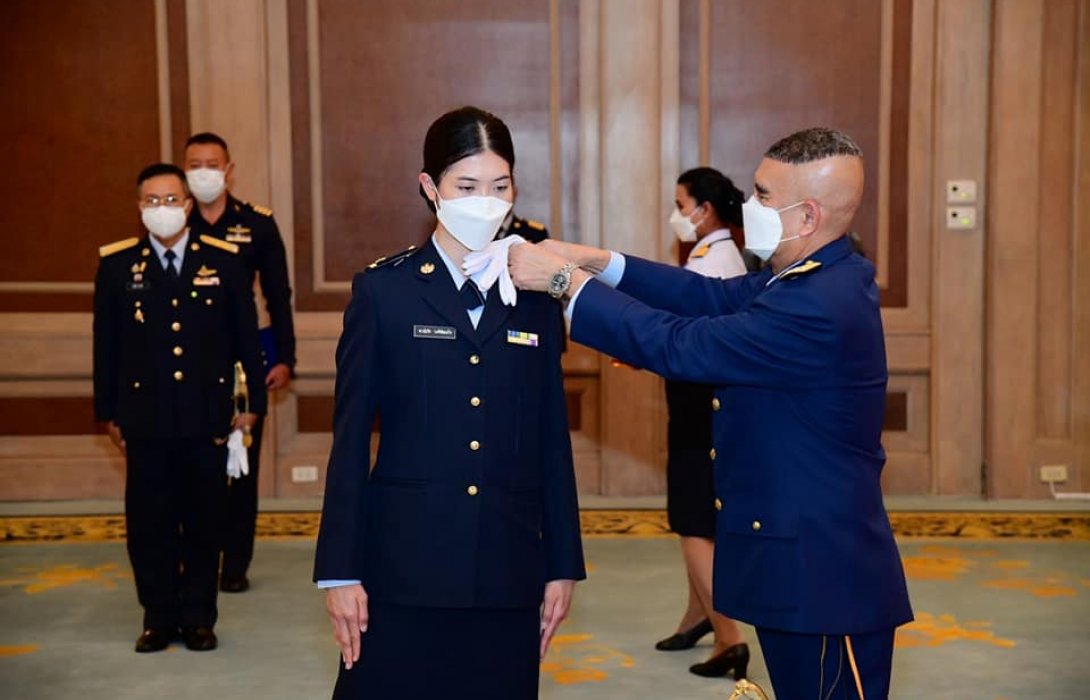 กองทัพอากาศจัดพิธีประดับเครื่องหมายยศ “เรืออากาศตรี” ให้แก่ น้องเทนนิส 