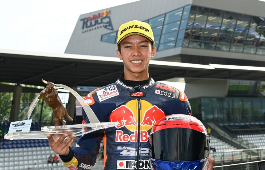  “ก๊องส์-ธัชกร”ดาวรุ่งไทยสร้างประวัติศาสตร์คว้าอันดับ 2 เบิ้ลโพเดี้ยม โมโตจีพี รุกกีส์ คัพ