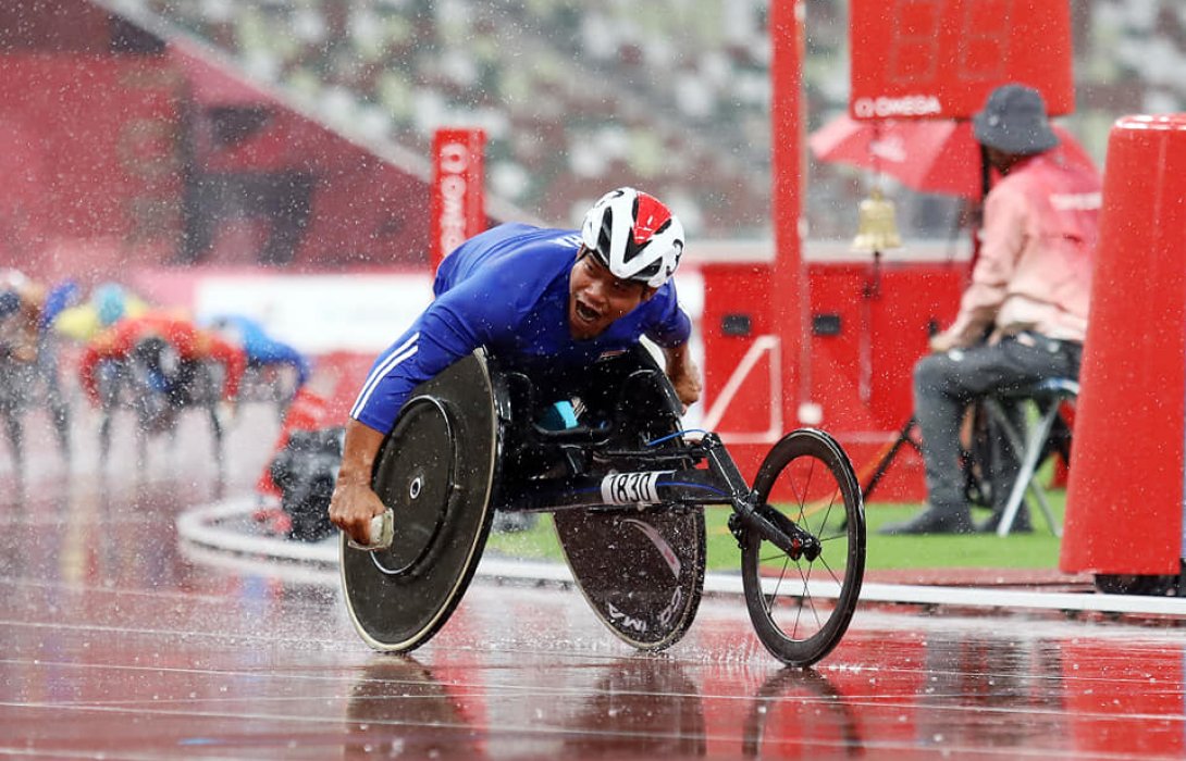 'พงศกร แปยอ' ซิ่งฝ่าสายฝนเหมาทองที่ 3 ให้ตัวเองฟันอัดฉีด 21.6 ล้าน พาราลิมปิกเกมส์