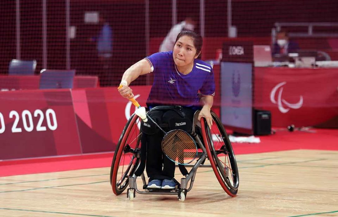 น่าเสียดาย! 'ปุ๊ สุจิรัตน์' นำก่อนพ่ายมือ 1 เจ้าภาพ คว้าเหรียญเงินขนไก่พาราลิมปิกเกมส์