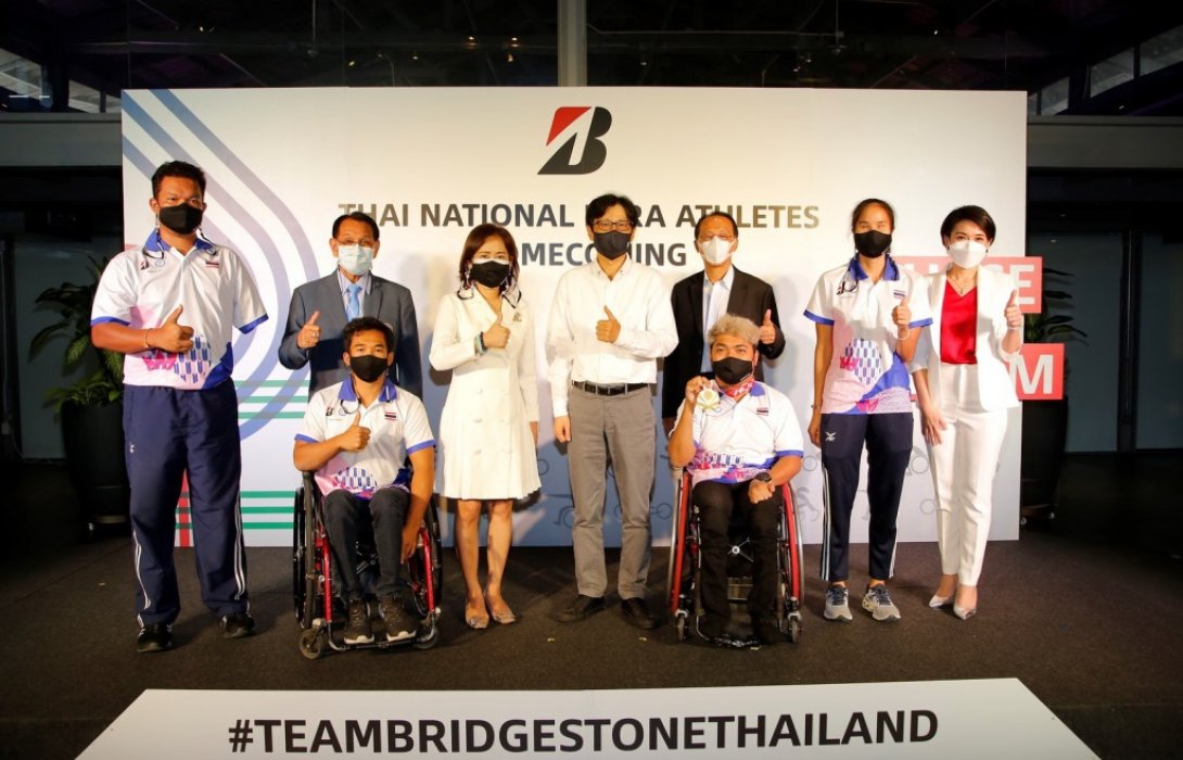  บริดจสโตน ร่วมยินดี 4 นักกีฬาพาราลิมปิกทีมชาติไทยพร้อมส่งมอบ100,000บาท 