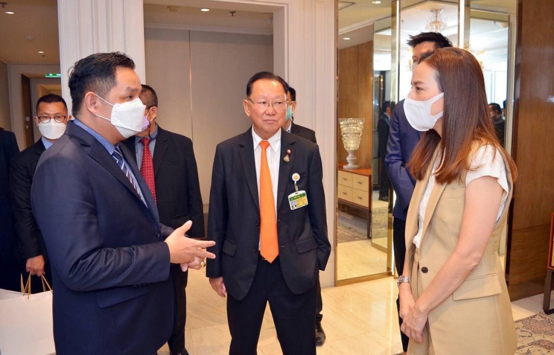 “มาดามแป้ง”ต้อนรับ ที่ปรึกษา ฮุนเซ็น และ รมช.ท่องเที่ยว กัมพูชา หารือ ตั้งทีมฟุตบอลหญิงกัมพูชา 