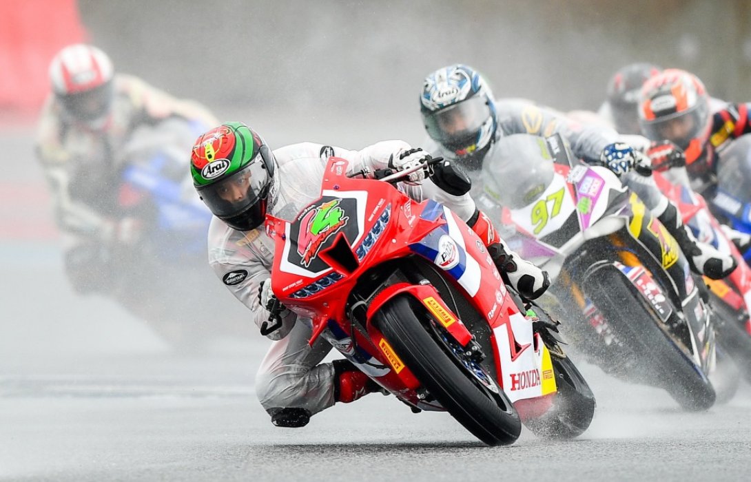 “มุกข์ลดา”ฟอร์มเดือดไล่บู๊นักบิดชาย ก่ซิวที่2รุ่นซูเปอร์สปอร์ต ศึกโออาร์ บีอาร์ไอซี ซูเปอร์ไบค์ สนาม3 บุรีรัมย์