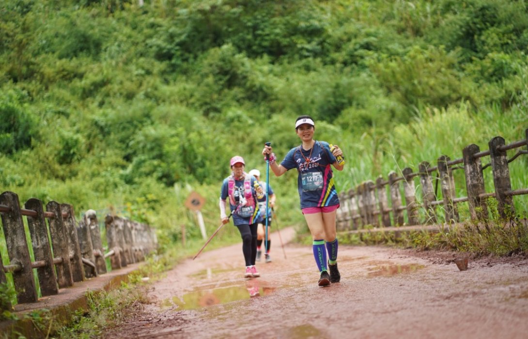 นักวิ่ง 500 ร่วมวิ่ง “น่านเทรลรันนิ่ง 2021 ตะลุยสะปัน ตะลอนเมืองสวรรค์แห่งขุนเขา“