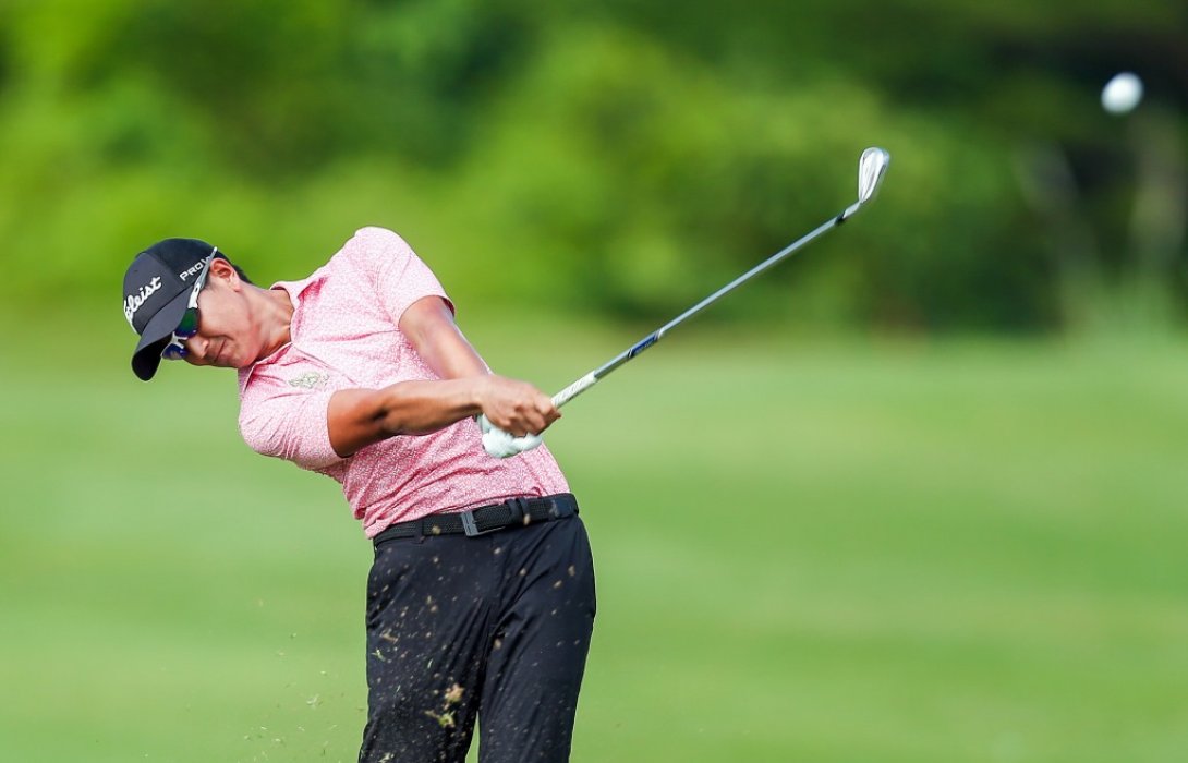 ‘สดมภ์ แก้วกาญจนา’เฉือนหนึ่งแต้ม ซิวแชมป์สวิง สิงห์ คลาสสิก ที่นครนายก