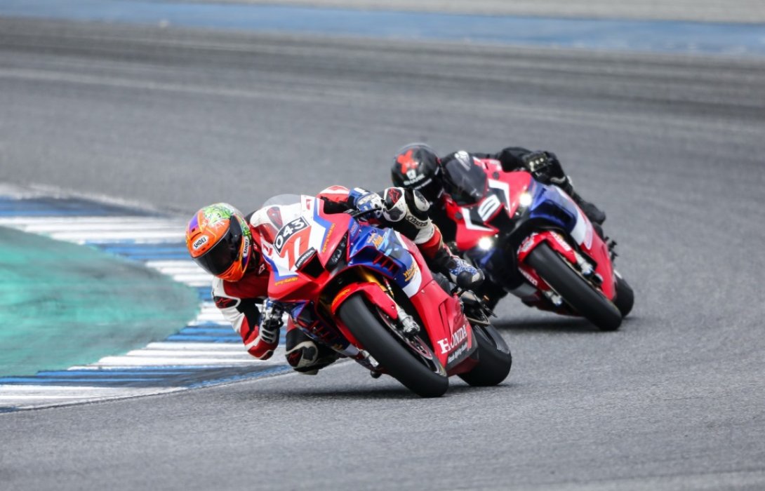 สุดตื่นเต้น! ฮอนด้าจัดกิจกรรม Track Xperience 2021ยกทัพสาวก CBR Series ขับขี่ในสนามระดับโลก